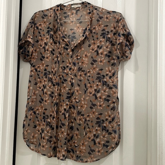 Pleoine tan and dark blue floral top size small with tie up front - Picture 1 of 4